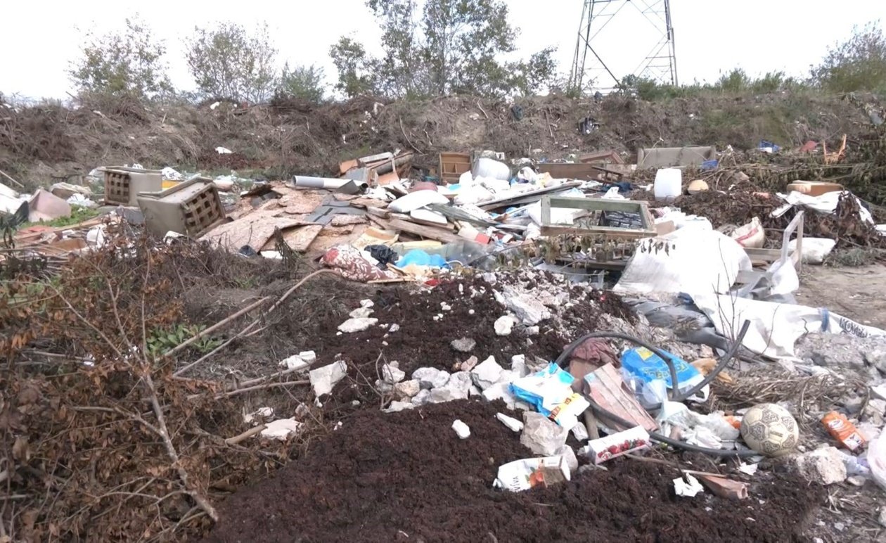 Μια παράνομη χωματερή στο Νέο Κρίκελλο προκαλεί αντιδράσεις στη Λαμία