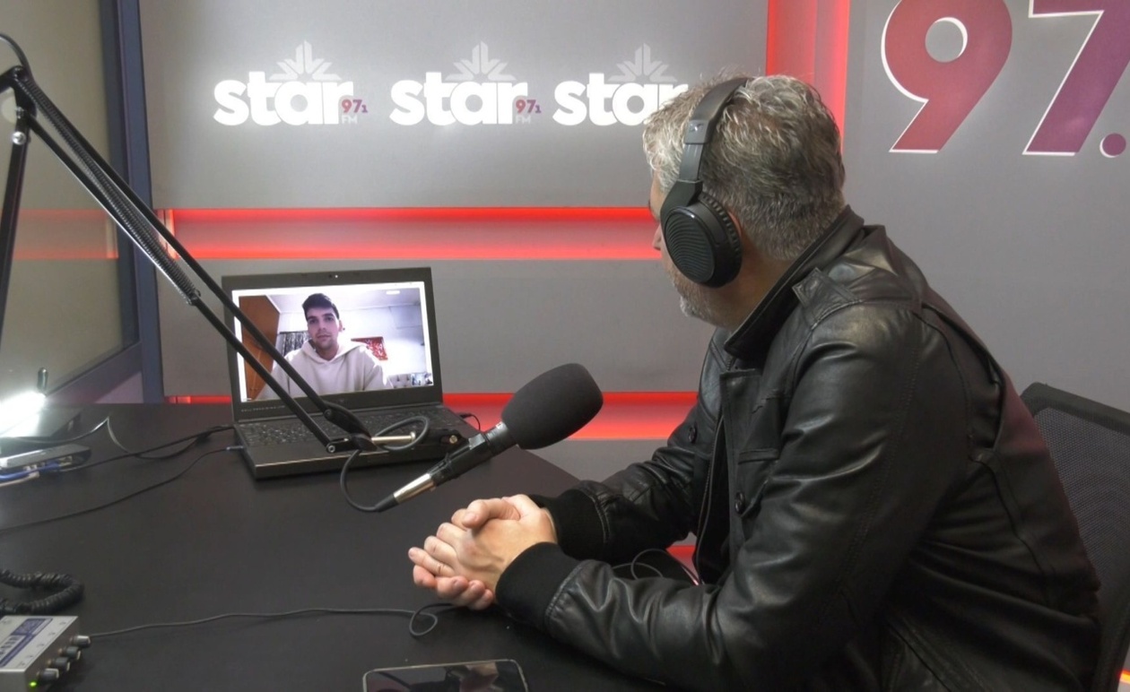 Ο Στάθης Παπαδάκης εμφανίστηκε στο ραδιόφωνο STARFM