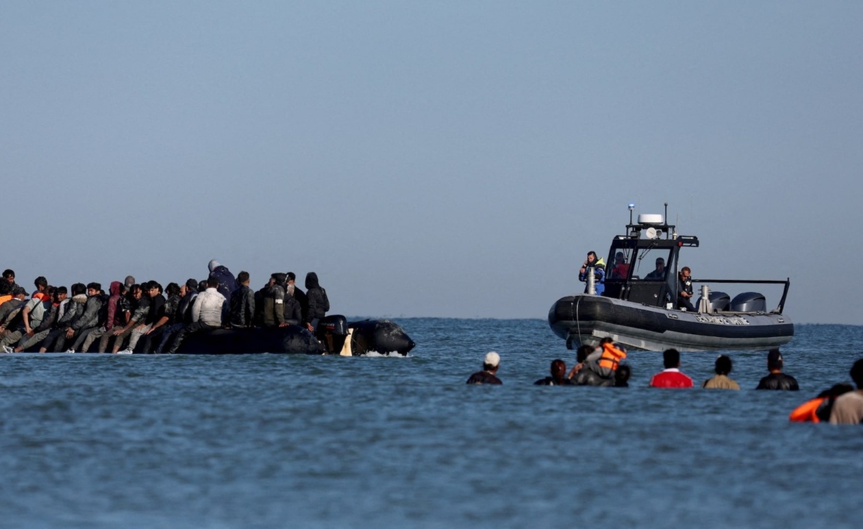 Η Βρετανία Αναθεωρεί Νόμους Ανθρωπίνων Δικαιωμάτων για Σκληρότερη Πολιτική Ασύλου
