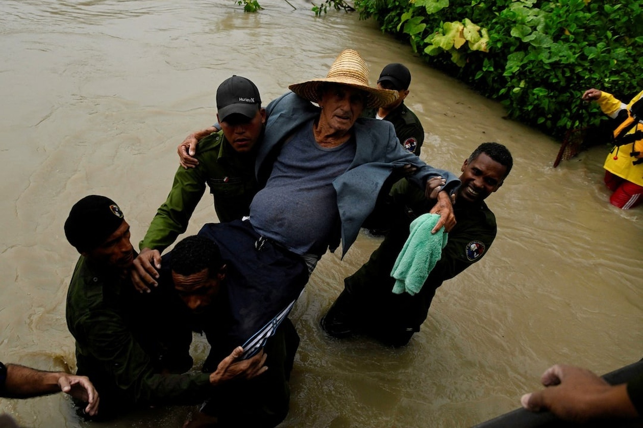 Επιχείρηση εκκένωσης στον Ρίο Καούτο της Κούβας μετά τον τυφώνα Melissa