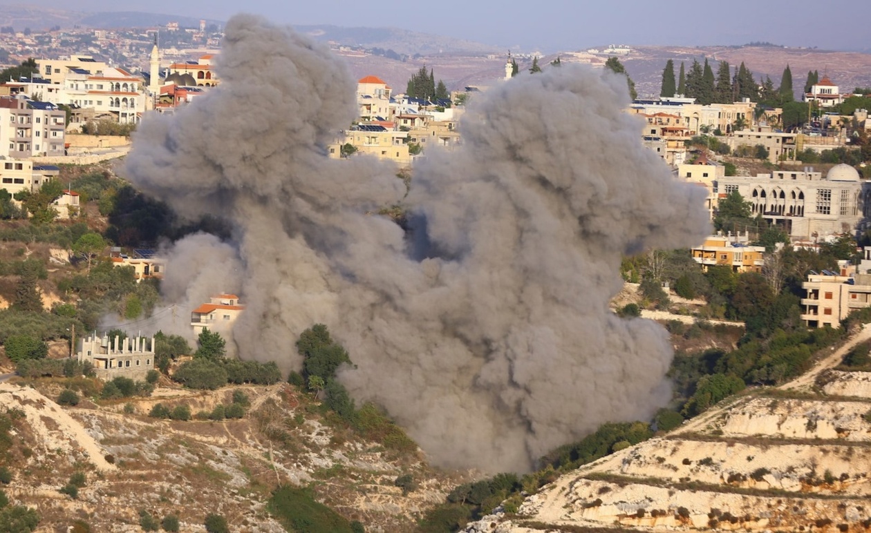 Ισραήλ εντείνει πλήγματα στον νότιο Λίβανο, στοχεύει Χεζμπολάχ