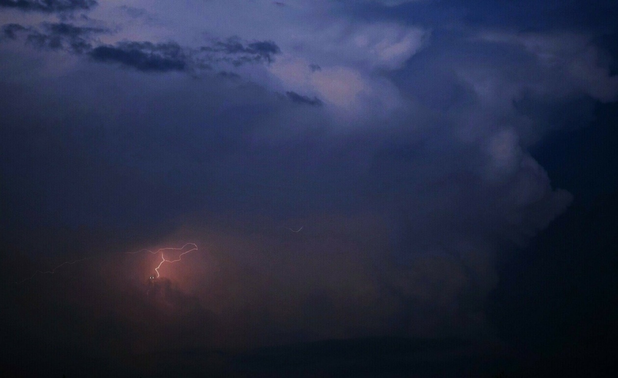 Επικαιροποιήθηκε το έκτακτο της ΕΜΥ: Πορτοκαλί προειδοποίηση για ισχυρές βροχές και καταιγίδες