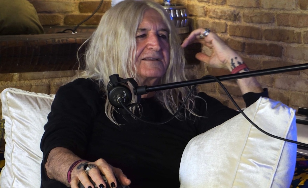 Ο Νίκος Καρβέλας αποκάλυψε το κόστος της παράστασης Δαίμονες