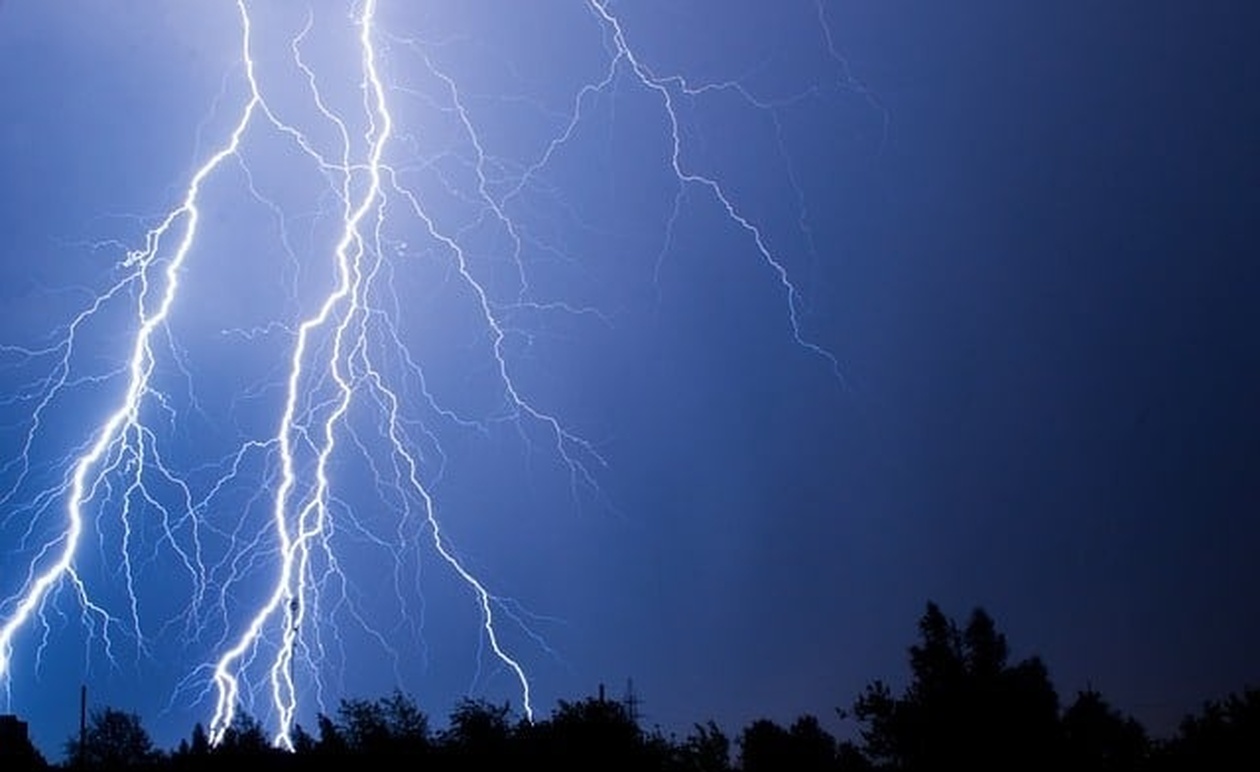 Καιρός: Πορτοκαλί συναγερμός σε πολλές περιοχές – Πού θα «χτυπήσουν» ισχυρές βροχές και καταιγίδες Επικαιροποιήθηκε το έκτακτο δελτίο επιδείνωσης του καιρού από…