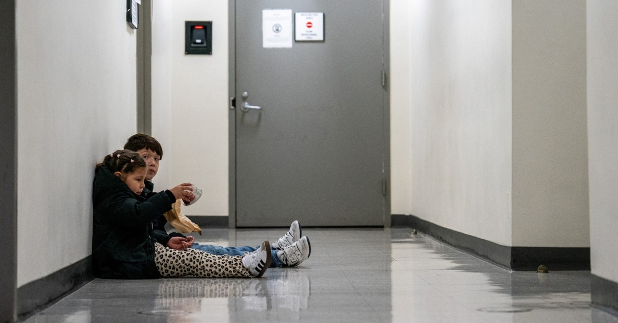 Η ICE στήνει κέντρο κλήσεων για τον εντοπισμό ασυνόδευτων ανηλίκων