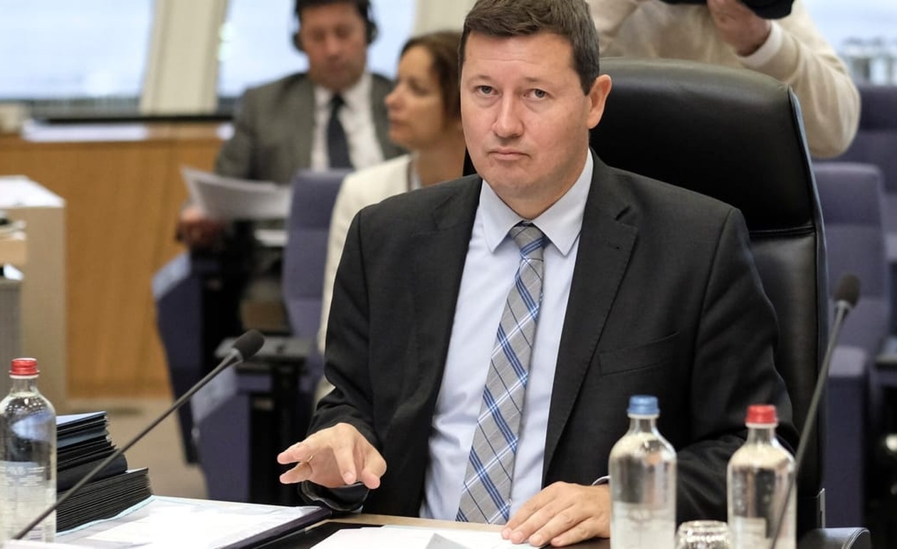Ο Martin Selmayr δεν κατάφερε να επιστρέψει στις Βρυξέλλες
