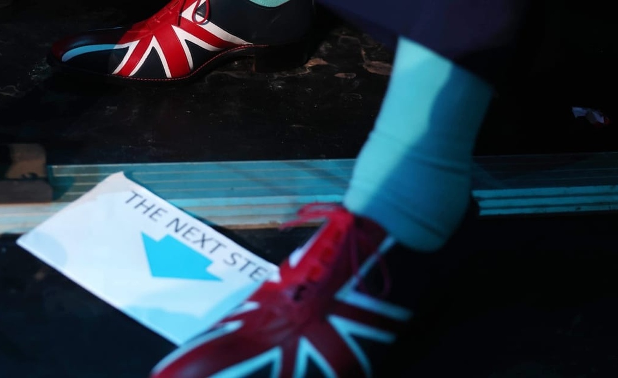 Ο Φάρατζ Στοχεύει την ΕΣΔΑ: Η Βρετανία Αντιμέτωπη με Ένα Νέο Brexit;