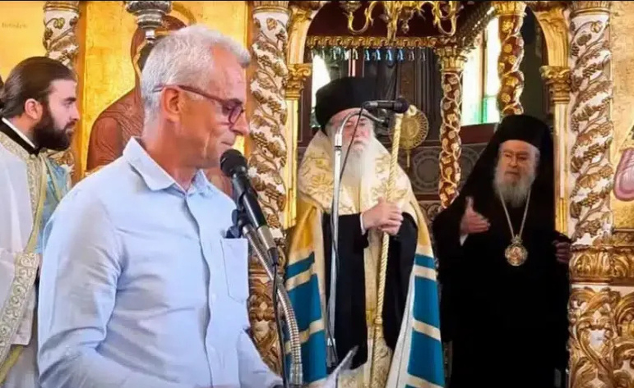 Η απάντηση του εκπαιδευτικού στον Μητροπολίτη Δωδώνης που του τα «Eψαλε» γιατί είχε το πουκάμισο έξω από το παντελόνι