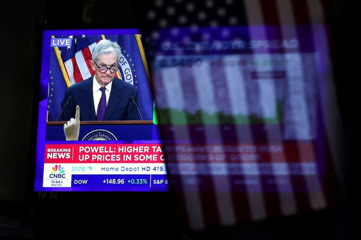 Η Fed μειώνει επιτόκια ενώ το shutdown θολώνει τα στοιχεία