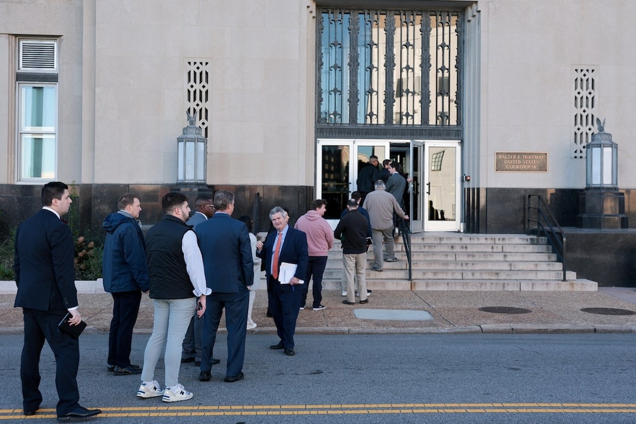 Η Γενική Εισαγγελέας της Νέας Υόρκης Λετίσια Τζέιμς αρνείται κατηγορίες απάτης σε υποθήκες εν μέσω πολιτικών εντάσεων