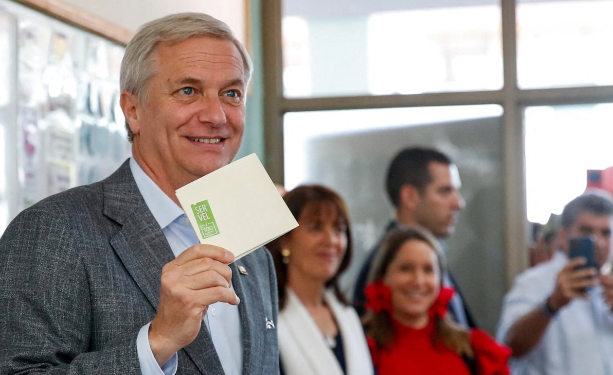 Ο Χοσέ Αντόνιο Καστ προηγείται στις εκλογές της Χιλής: Γιατί η ακροδεξιά κερδίζει έδαφος