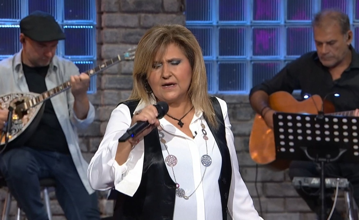 Η Λένα Αλκαίου απέδωσε με βαθιά συγκίνηση σε ένα αφιέρωμα στον Γιώργο Ζαμπέτα