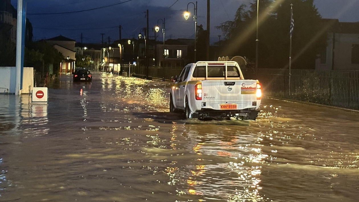 Ισχυρή νεροποντή στη Λέσβο — Σχολεία στη Δυτική Λέσβο κλειστά