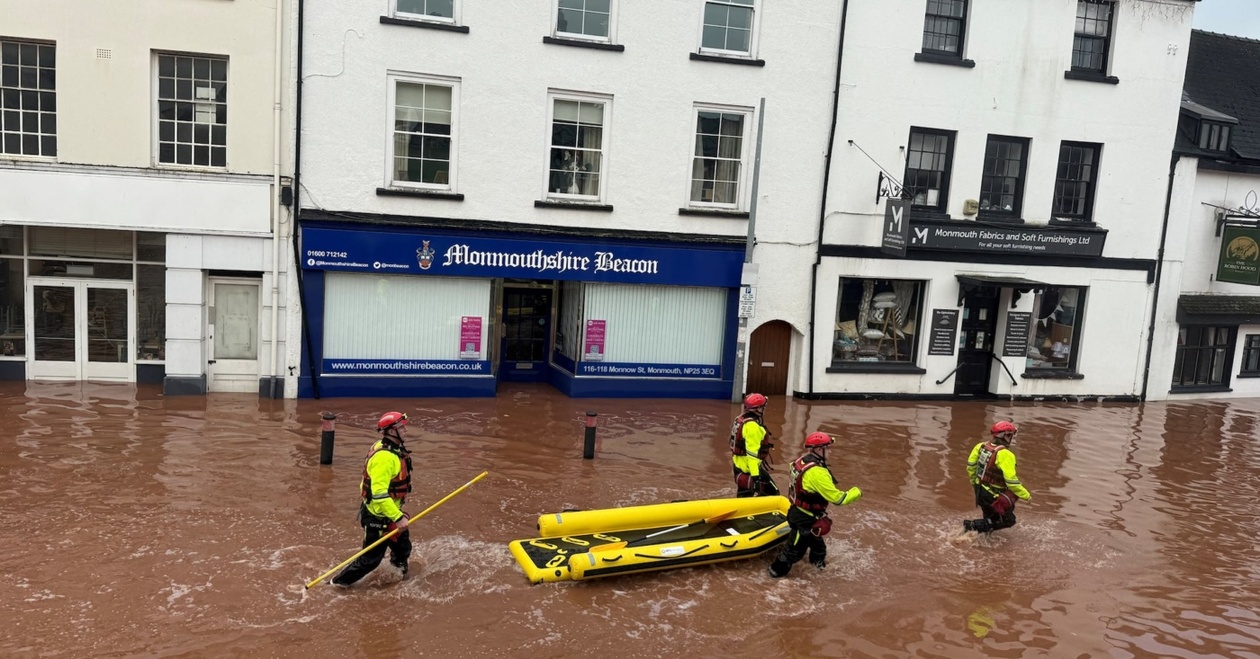 Η καταιγίδα Κλαούντια αφήνει τρεις νεκρούς στην Πορτογαλία και εκτεταμένες πλημμύρες στη Βρετανία