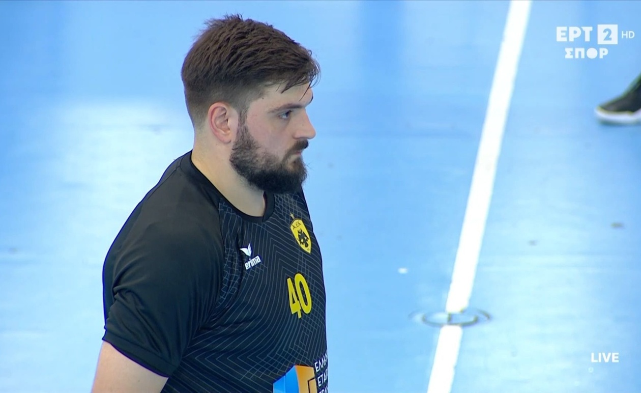 Για να τιμηθεί ο Μάριος Ρουμπής, τηρήθηκε ενός λεπτού σιγή πριν το ντέρμπι ΑΕΚ-Ολυμπιακός