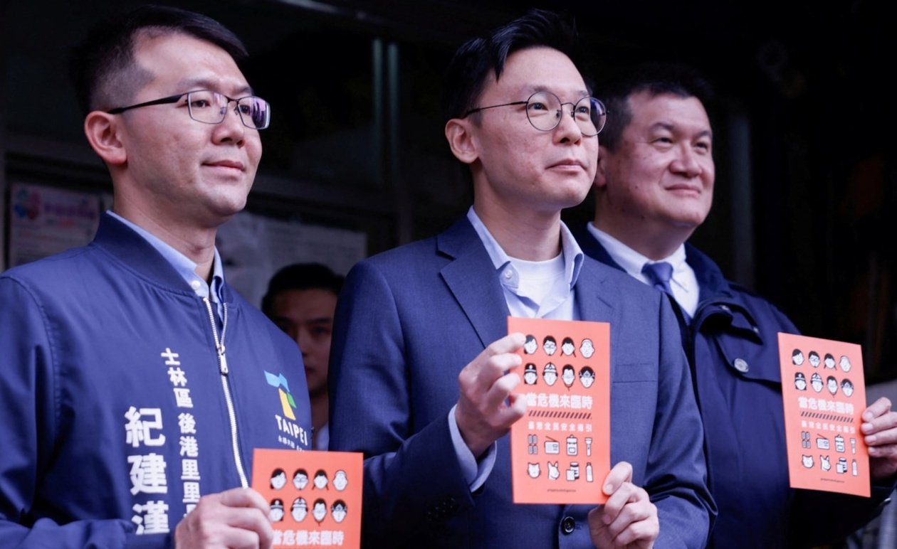 Ταϊβάν: Αξιωματούχος χαρακτηρίζει την Κίνα ‘ταραχοποιό’ και διανέμει εγχειρίδια άμυνας