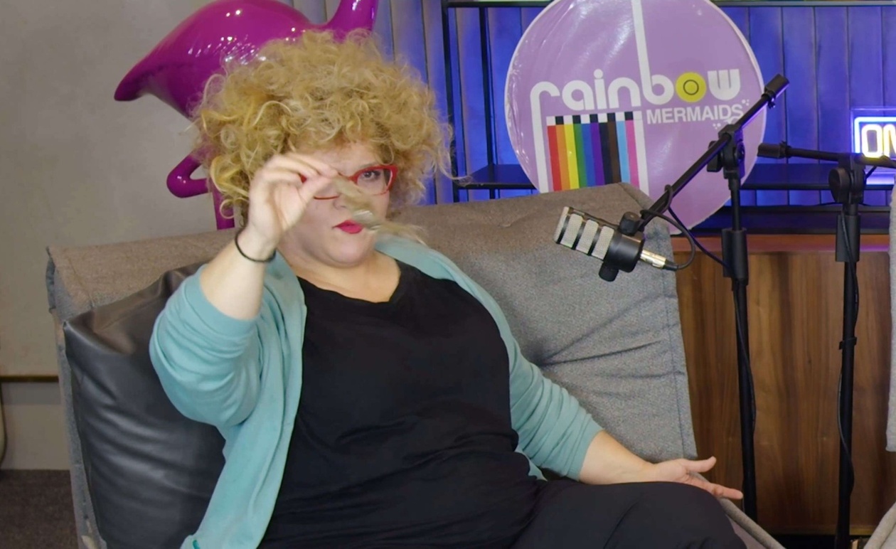 Η Τζένη Διαγούπη αποκάλυψε ότι φορά τρέσες στη δημόσια εικόνα της