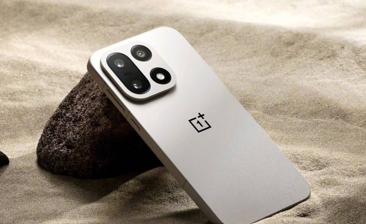 OnePlus 15: Οι αναφορές για υπερθέρμανση δημιουργούν νέο πονοκέφαλο στην εταιρεία