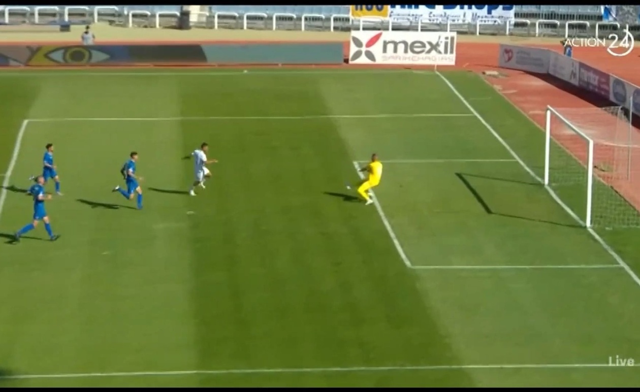 Μια καθοριστική απόκρουση του Γκαραβέλη στο παιχνίδι Ηρακλής Νίκη Βόλου