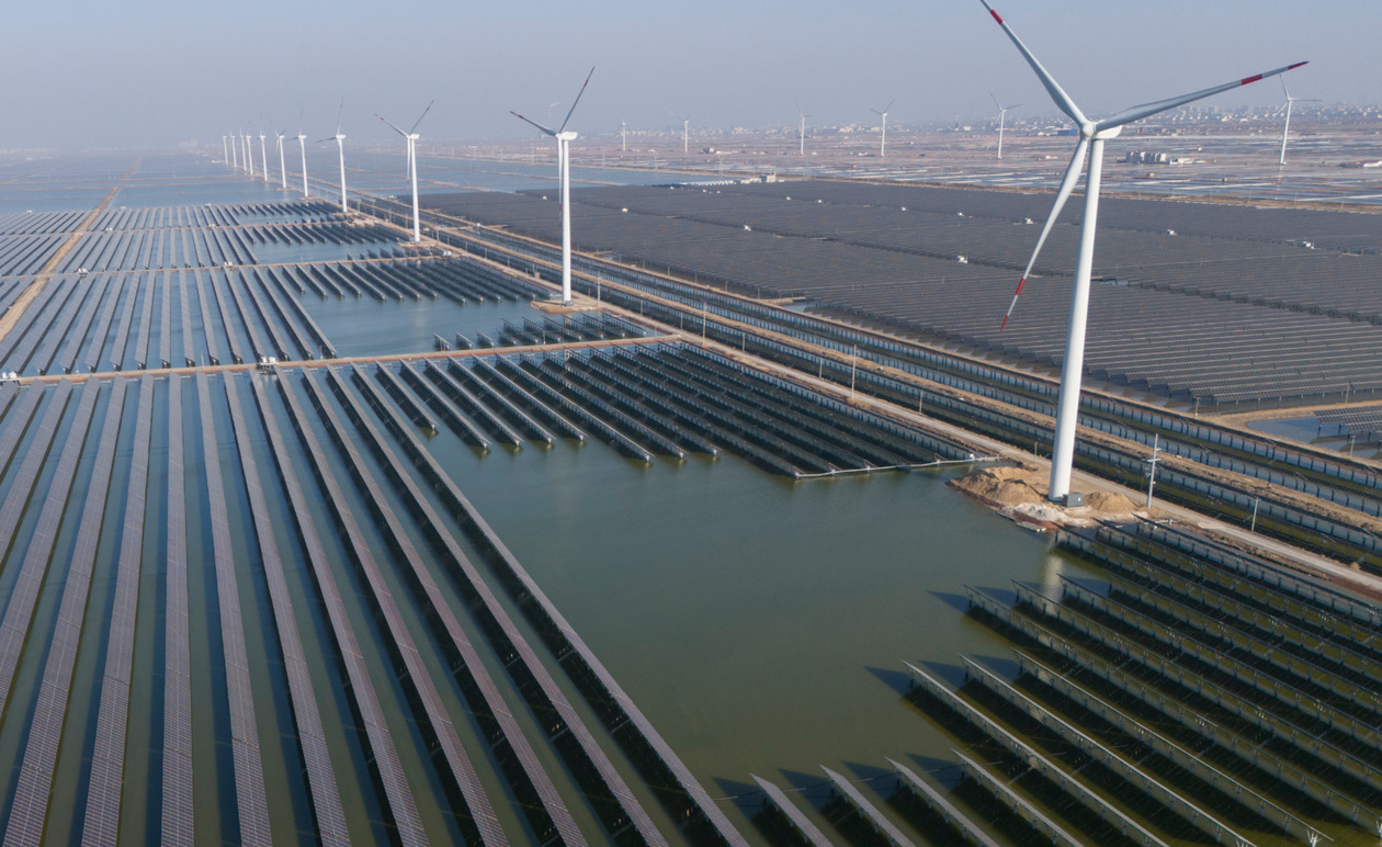 Η Κίνα καλύπτει το κενό των ΗΠΑ στις κλιματικές συνομιλίες με κυριαρχία στην καθαρή ενέργεια