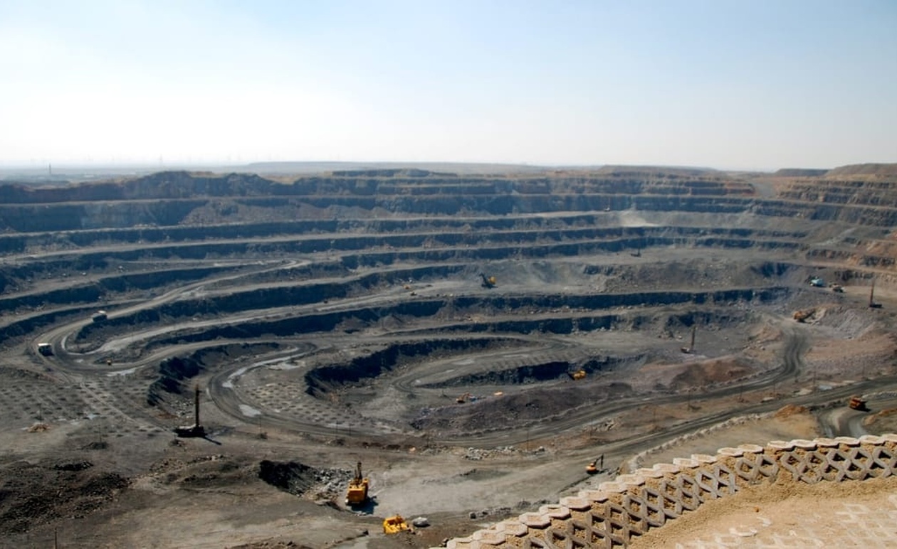 Ο ασφυκτικός κλοιός της Κίνας στις σπάνιες γαίες δοκιμάζει την αντοχή της ευρωπαϊκής οικονομίας