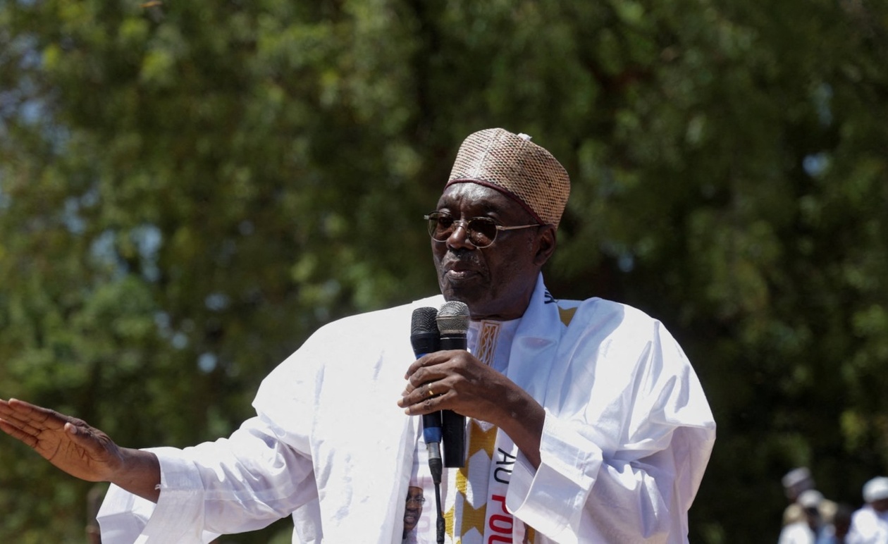 Ο ηγέτης της αντιπολίτευσης του Καμερούν υπό την προστασία του στρατού