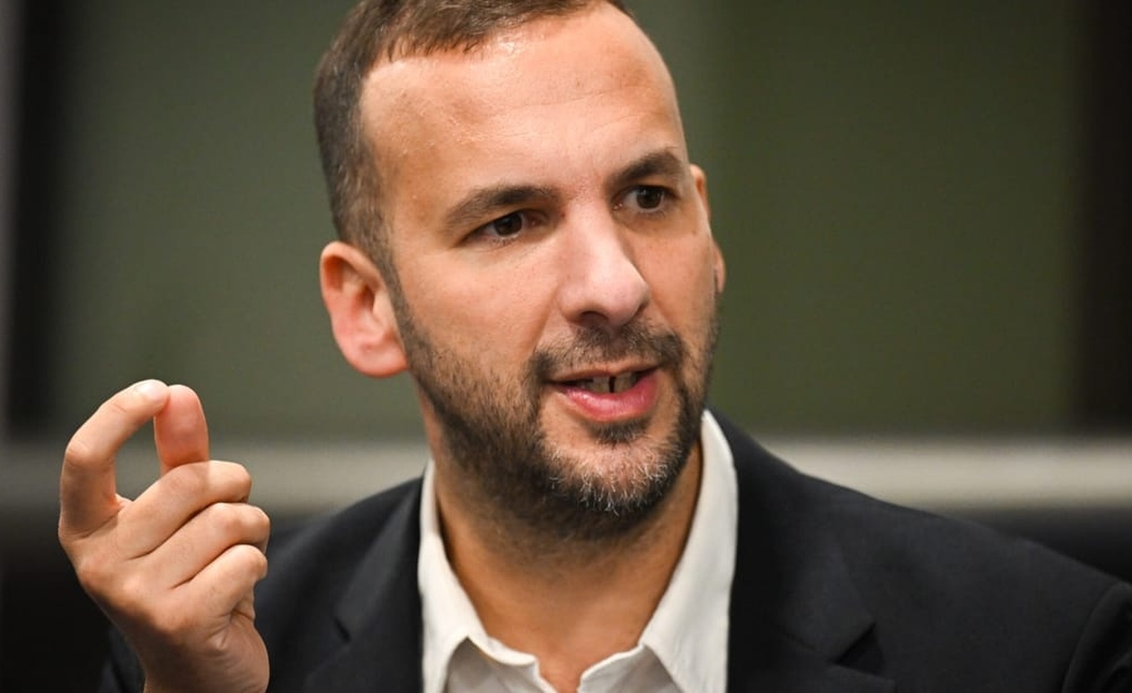 Ο ηγέτης των Πράσινων ζητά επάνοδο στην ελεύθερη κυκλοφορία