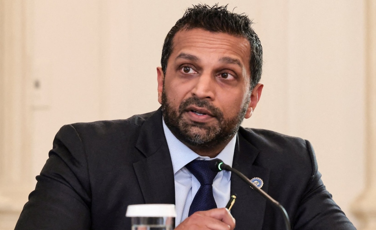 Επίσκεψη του διευθυντή του FBI στην Κίνα για συζητήσεις σχετικά με τη φεντανύλη