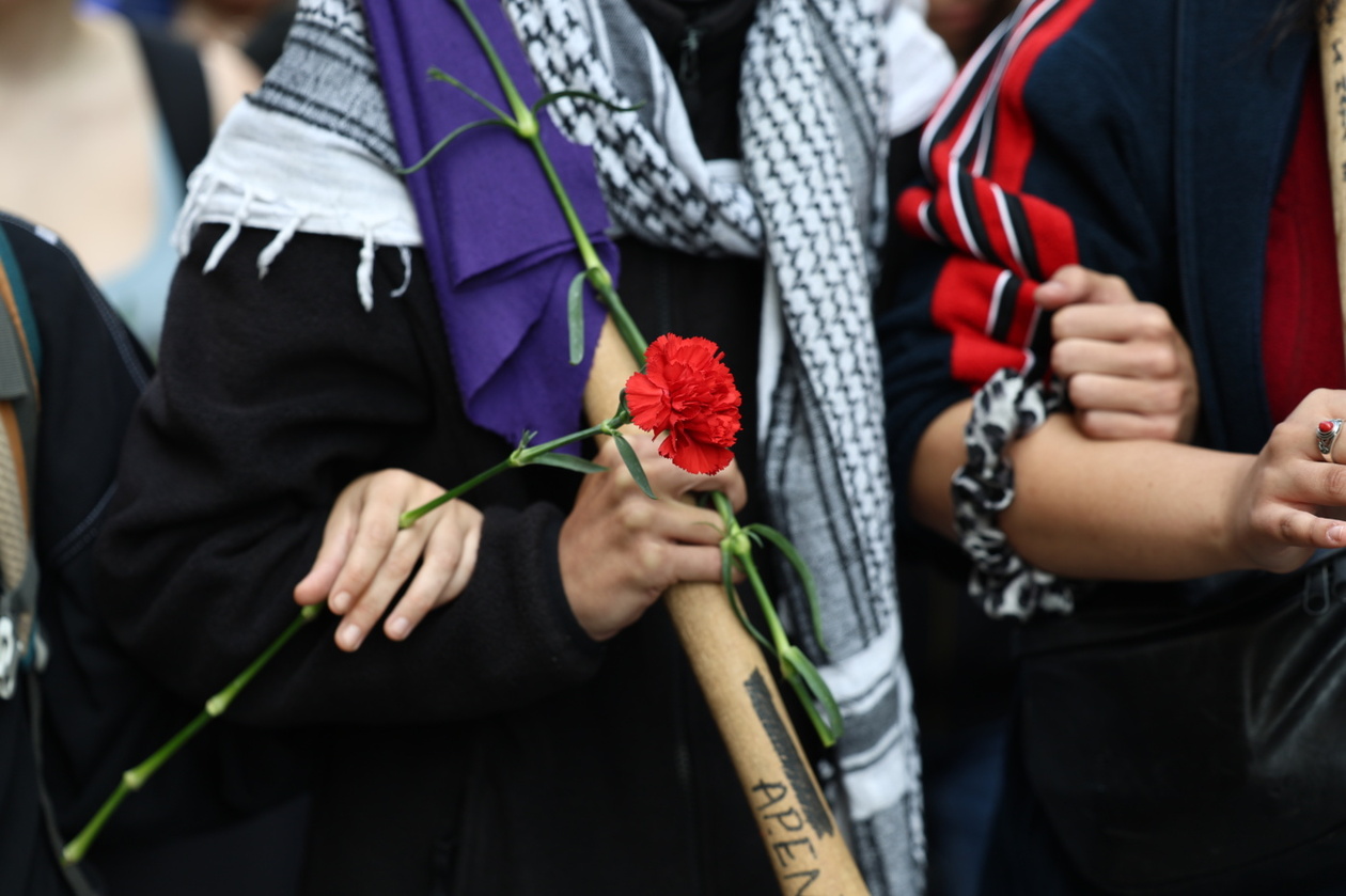 Πολυτεχνείο: Ξεκίνησε η πορεία προς την αμερικανική πρεσβεία με δρακόντεια μέτρα ασφαλείας