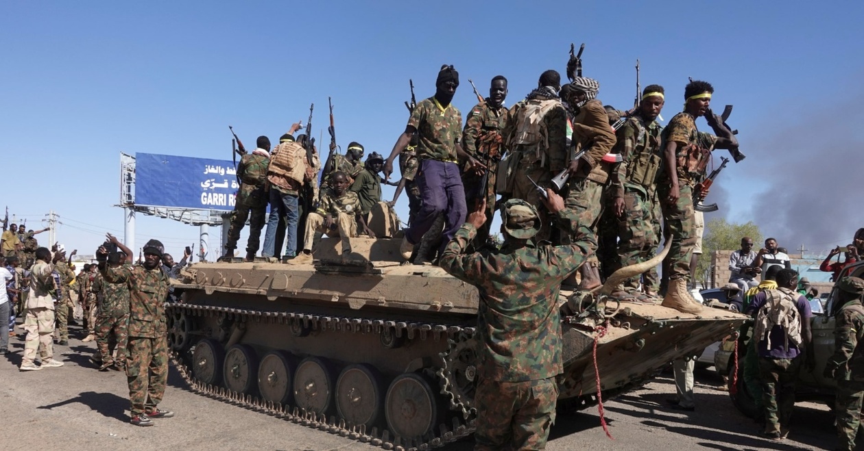 Ο πρίγκιπας Μοχάμεντ μπιν Σαλμάν πιέζει τον Τραμπ για παρέμβαση στον πόλεμο του Σουδάν