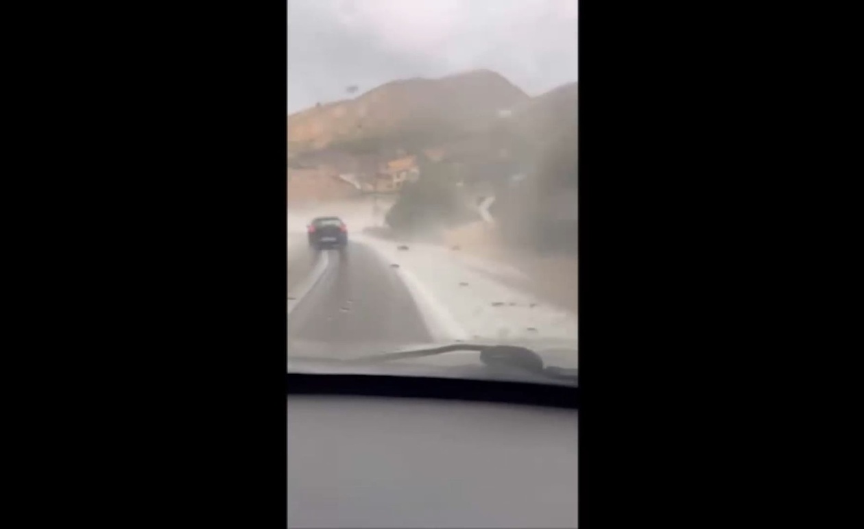 Ισχυρές βροχοπτώσεις στην Κρήτη συνοδεύτηκαν από χαλάζι στον Βόρειο Οδικό Άξονα