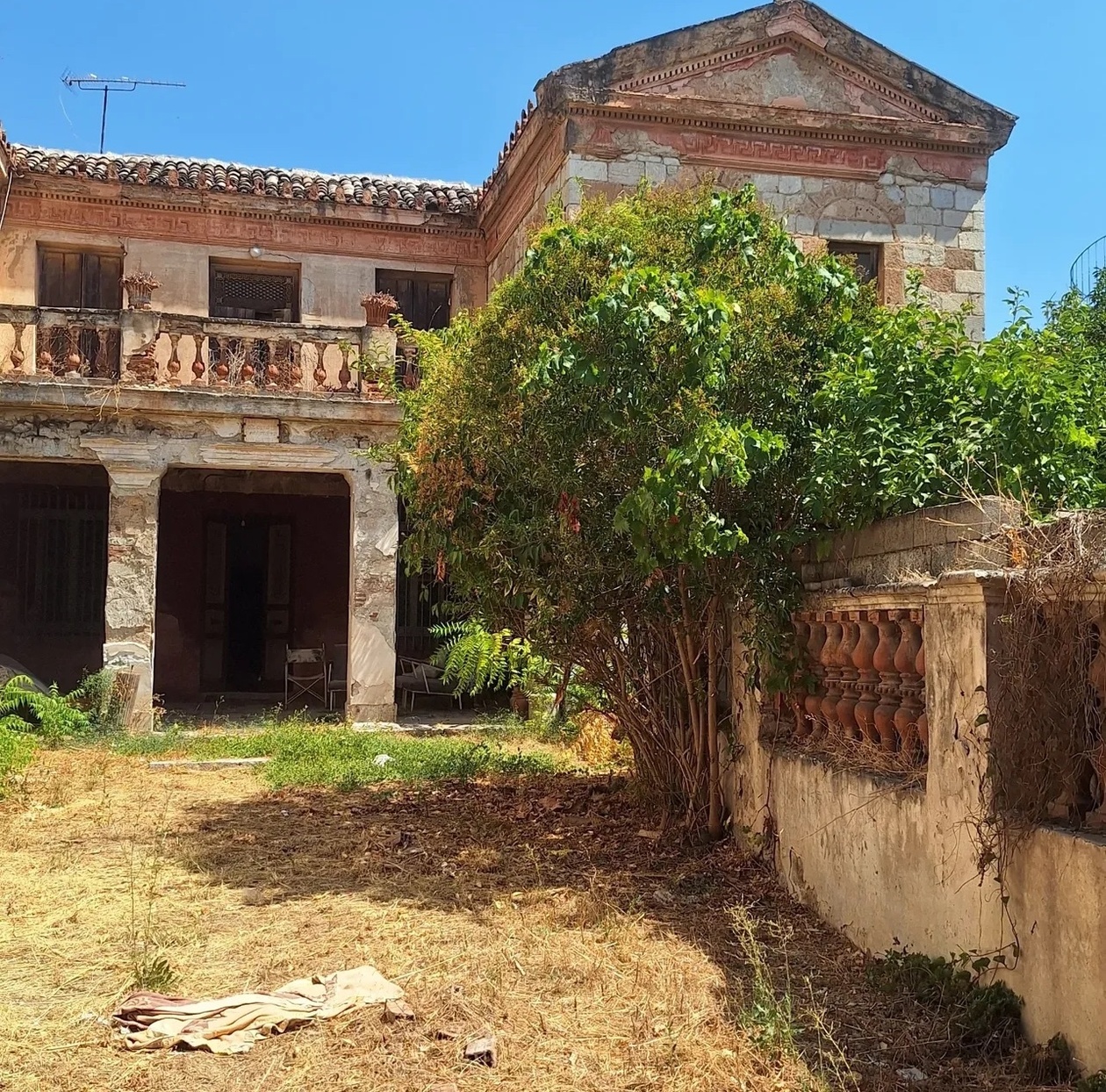 Διατηρητέα κτίρια: Το ΣτΕ επιβάλλει στην πολιτεία να παρέμβει για τη διάσωσή τους