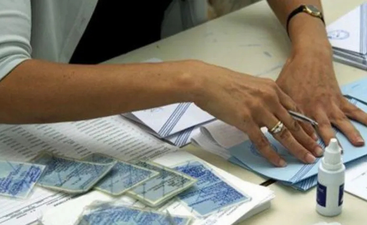 ανατροπή: έκτακτο τώρα για τις νέες ταυτότητες