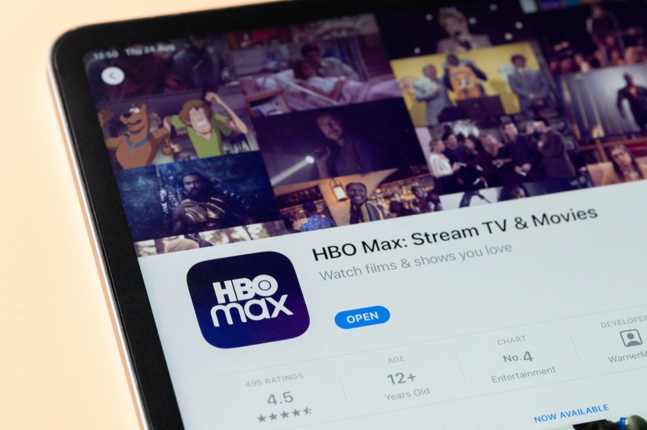 Η Netflix εξετάζει την εξαγορά του HBO Max και των στούντιο της Warner Bros. Discovery
