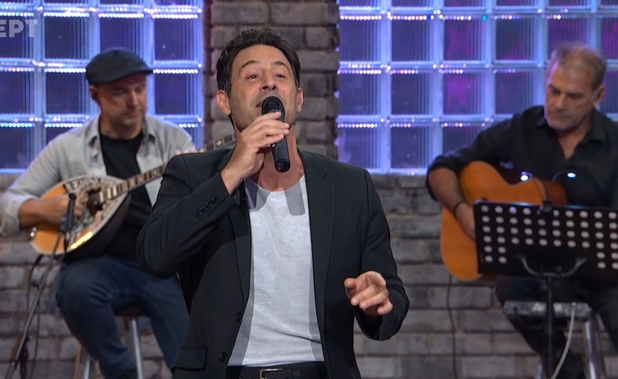 Ο Λευτέρης Ελευθερίου ερμηνεύει Μάλιστα Κύριε στο #Παρέα