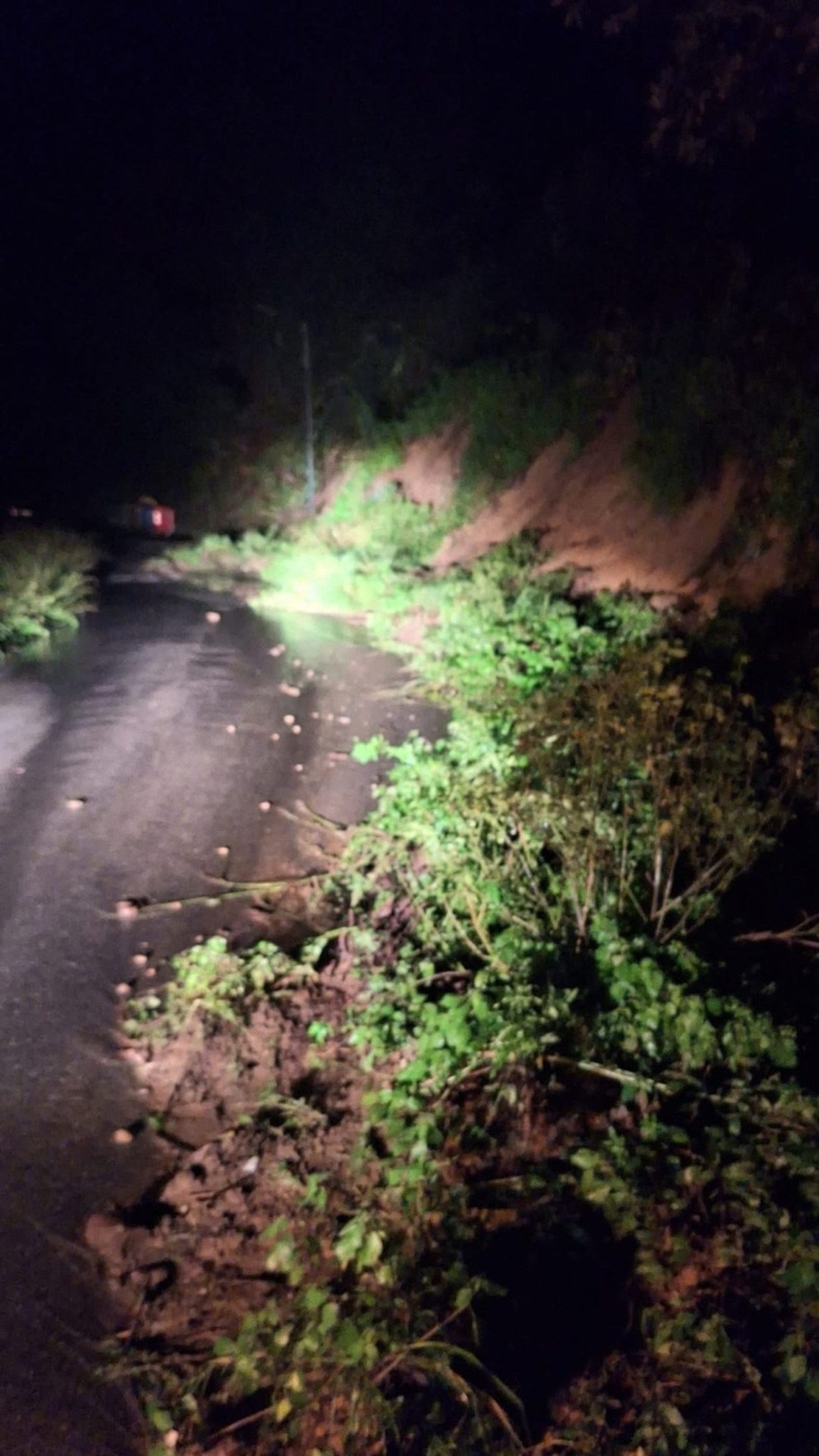 Κακοκαιρία: Πλημμύρες και κατολίσθηση στην Κέρκυρα, πότε υποχωρούν τα φαινόμενα