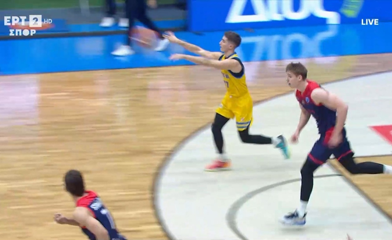 Ο 18χρονος Παπαγεωργίου έδωσε ασίστ που οδήγησε στο κάρφωμα του Κακλαμανάκη