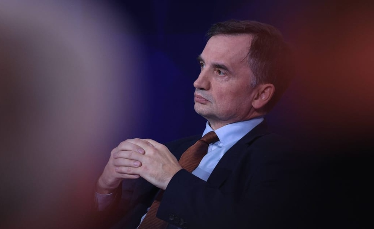 Η βουλή της Πολωνίας αφαίρεσε την κοινοβουλευτική ασυλία του Ζμπίνιεφ Ζιόμπρο