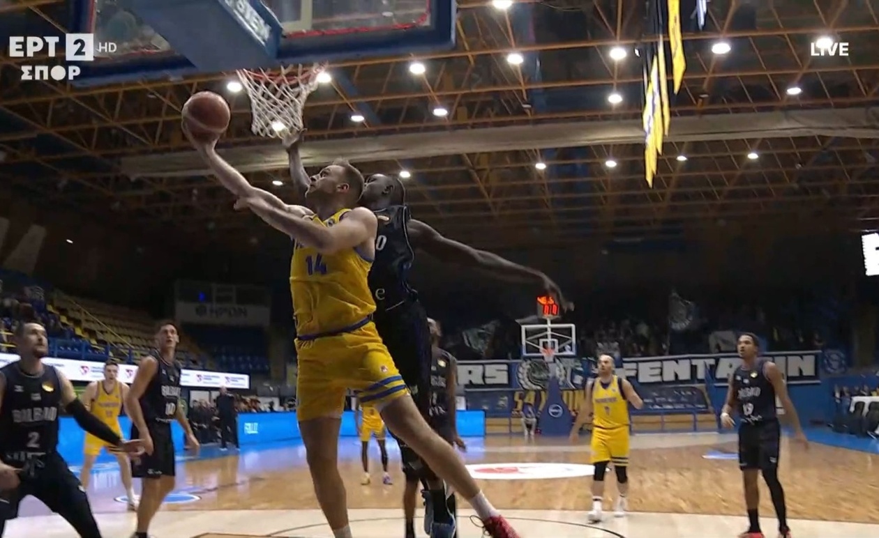 Εντυπωσιακό γκολ-φάουλ του Κακλαμανάκη