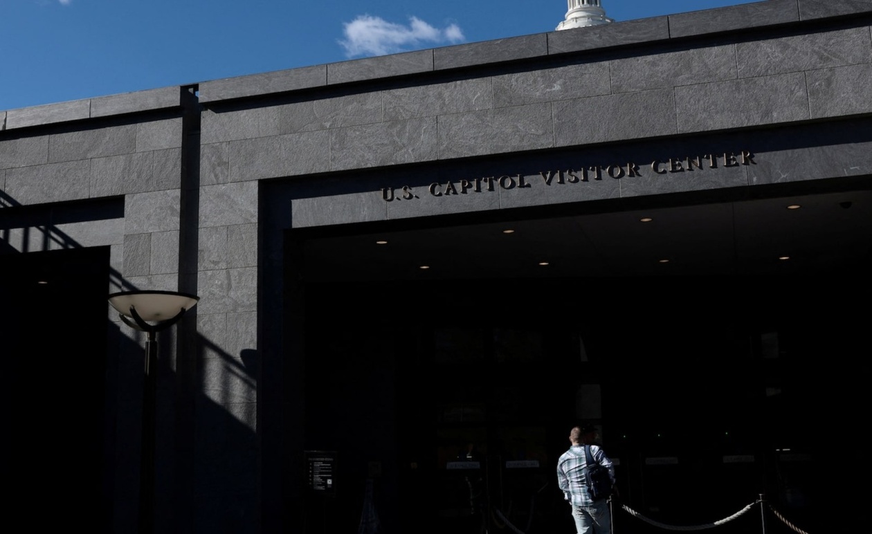 Η Βουλή των Αντιπροσώπων των ΗΠΑ επέστρεψε στην Ουάσινγκτον για να ψηφίσει σχετικά με το τέλος της αναστολής λειτουργίας της ομοσπονδιακής κυβέρνησης