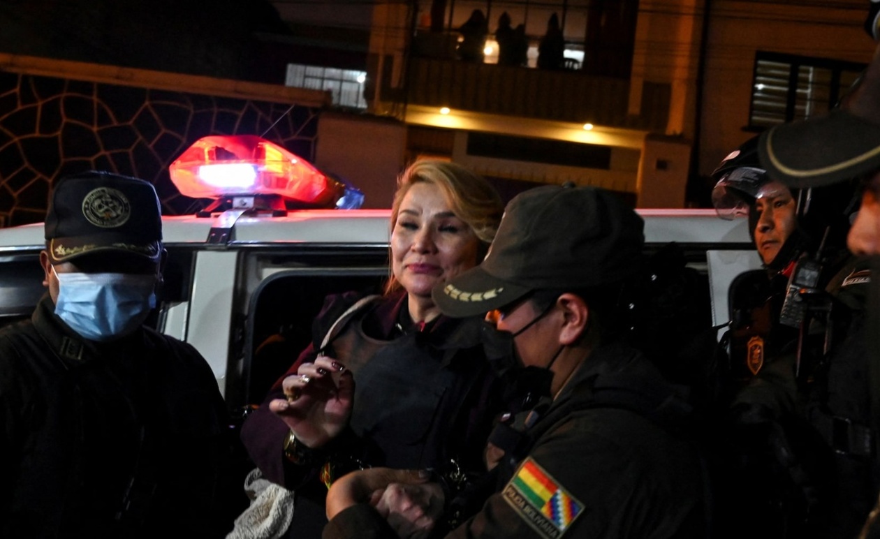 Το Ανώτατο Δικαστήριο της Βολιβίας διέταξε την απελευθέρωση της πρώην προέδρου Jeanine Añez