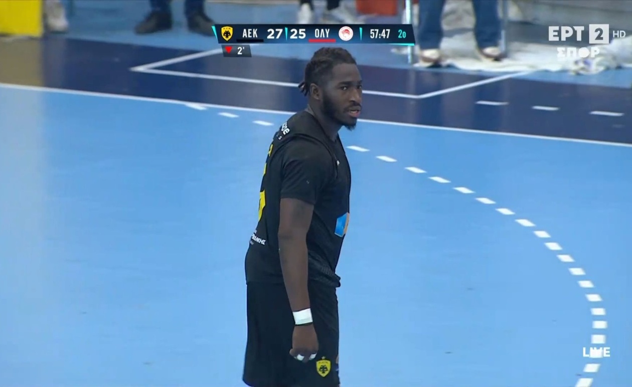 Ο Κεϊτά πανηγύρισε για επιθετικό φάουλ σε κρίσιμο σημείο του αγώνα