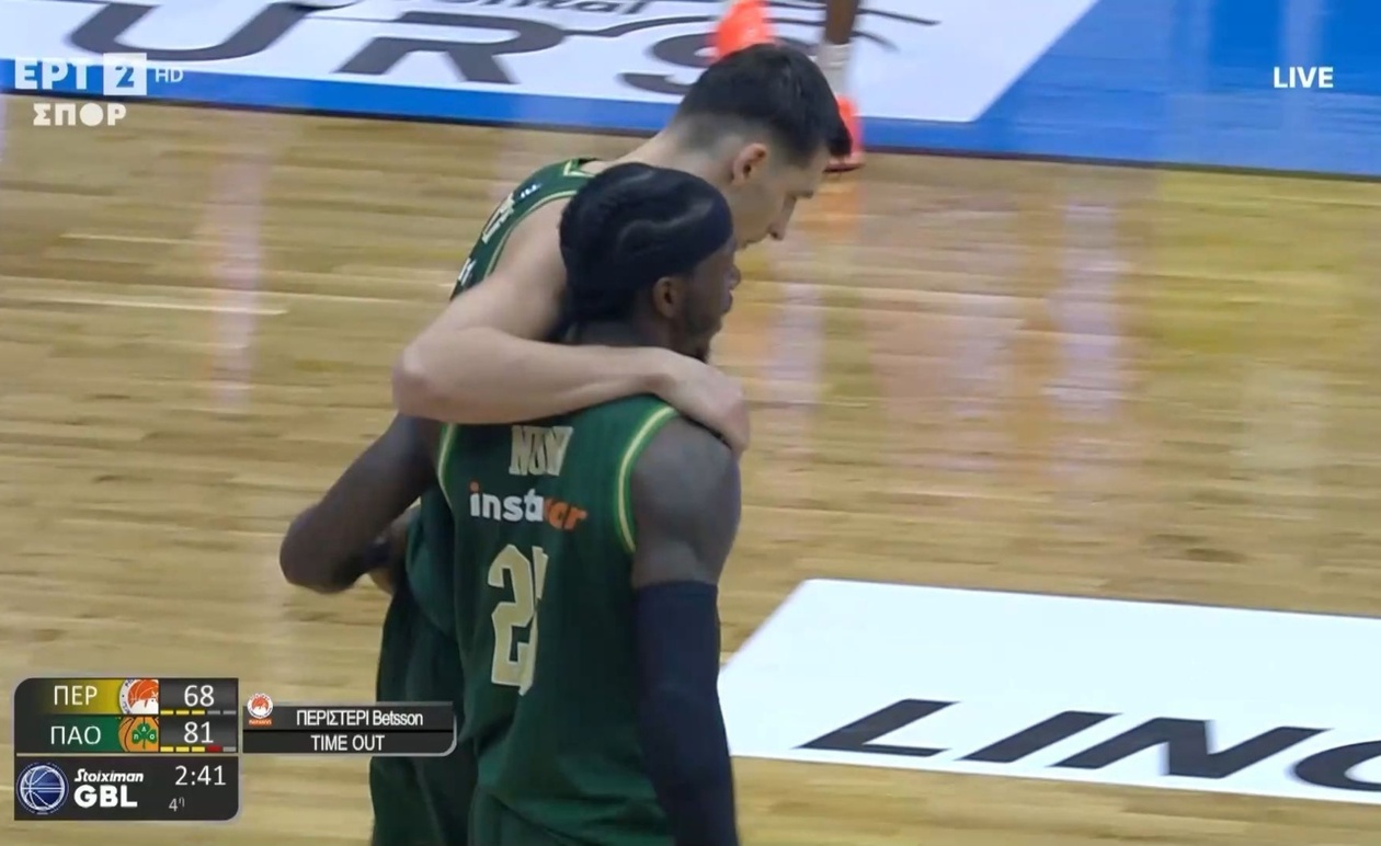 Ο Μήτογλου στο Περιστέρι δέχεται τα συγχαρητήρια του Ναν