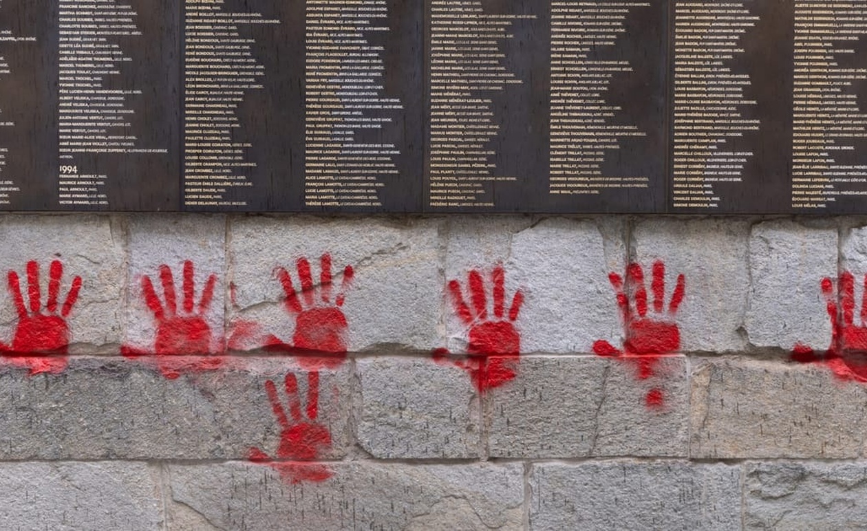 Δίκη υπόπτων για βανδαλισμούς στο μουσείο του Ολοκαυτώματος στο Παρίσι