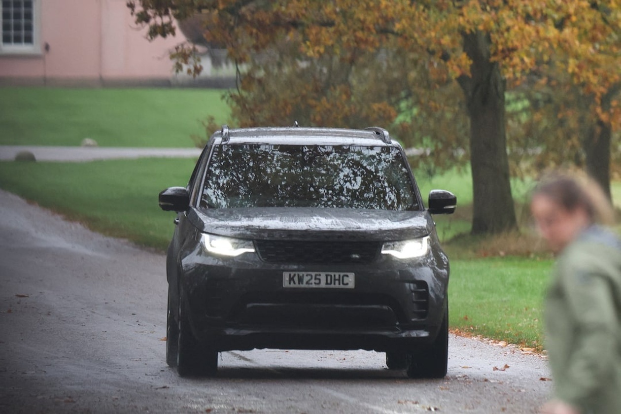 Ο βασιλιάς Κάρολος απέσυρε τον Άντριου από τα δημόσια καθήκοντα