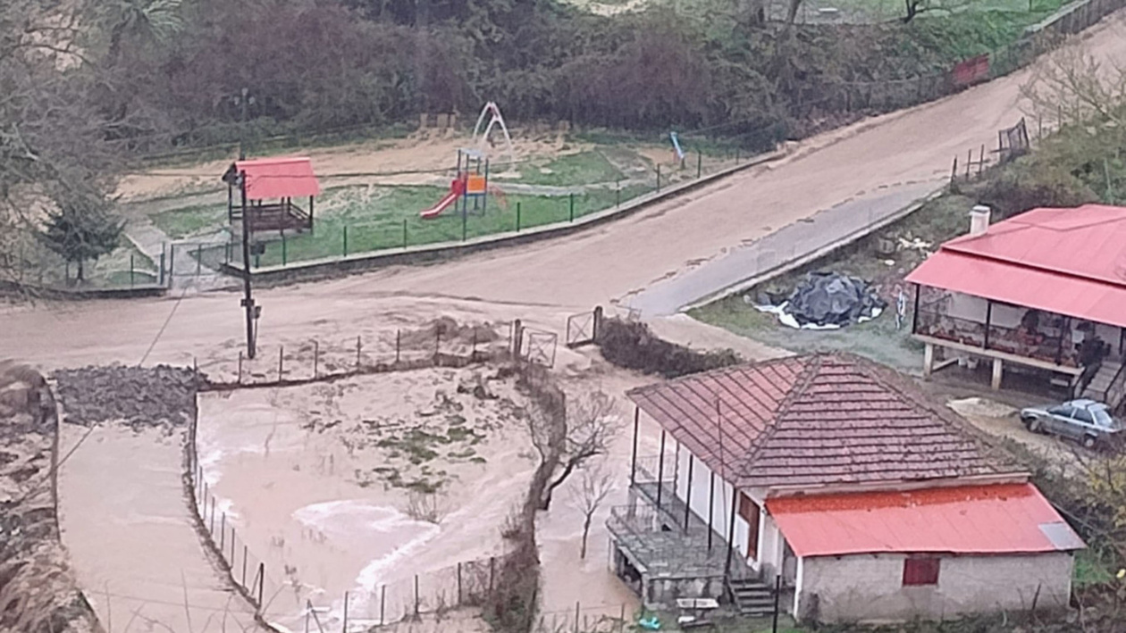 Κακοκαιρία: Πλημμύρες και κατολισθήσεις σε Κέρκυρα, Ήπειρο και Θεσσαλία