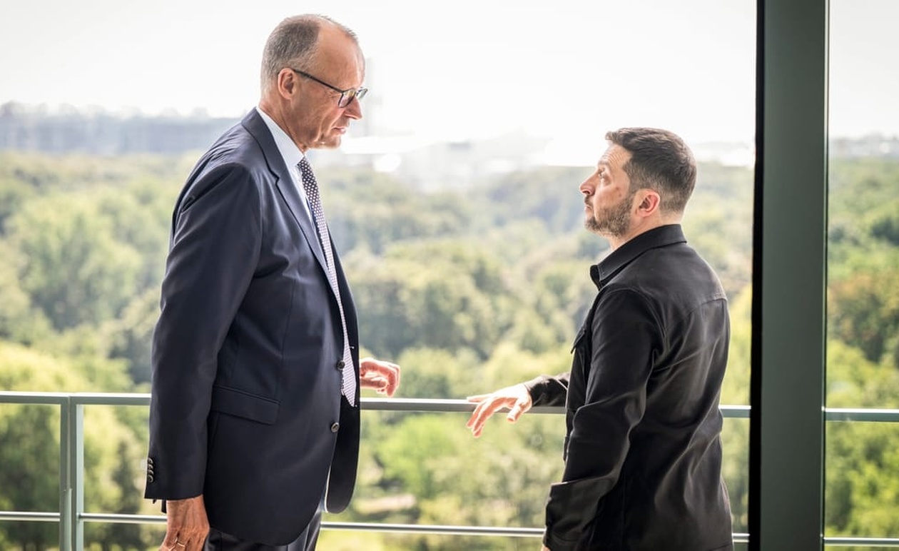 Ο Μερτς καλεί τον Ζελένσκι να κρατήσει τους νεαρούς Ουκρανούς άνδρες στη χώρα για να πολεμήσουν