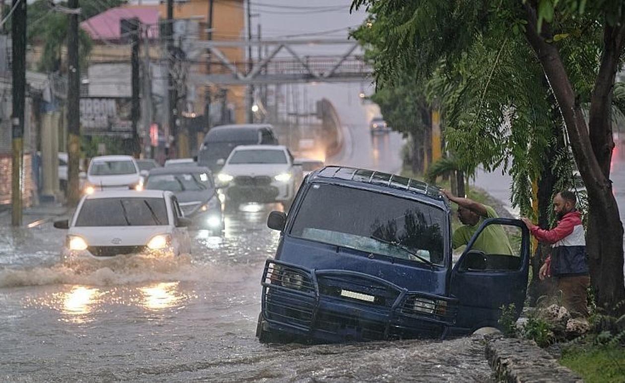 Η Τζαμάικα αντιμέτωπη με τον τυφώνα Μελίσα