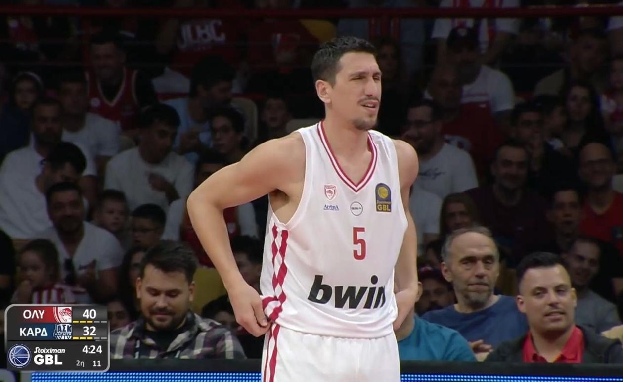 Ολυμπιακός: το τρίποντο του Λαρεντζάκη προκάλεσε επευφημίες