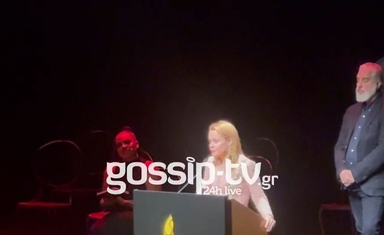 Στα Θεατρικά Βραβεία Κοινού 2025, η Λένα Παπαληγούρα παρέλαβε το βραβείο με εμφανή συγκίνηση